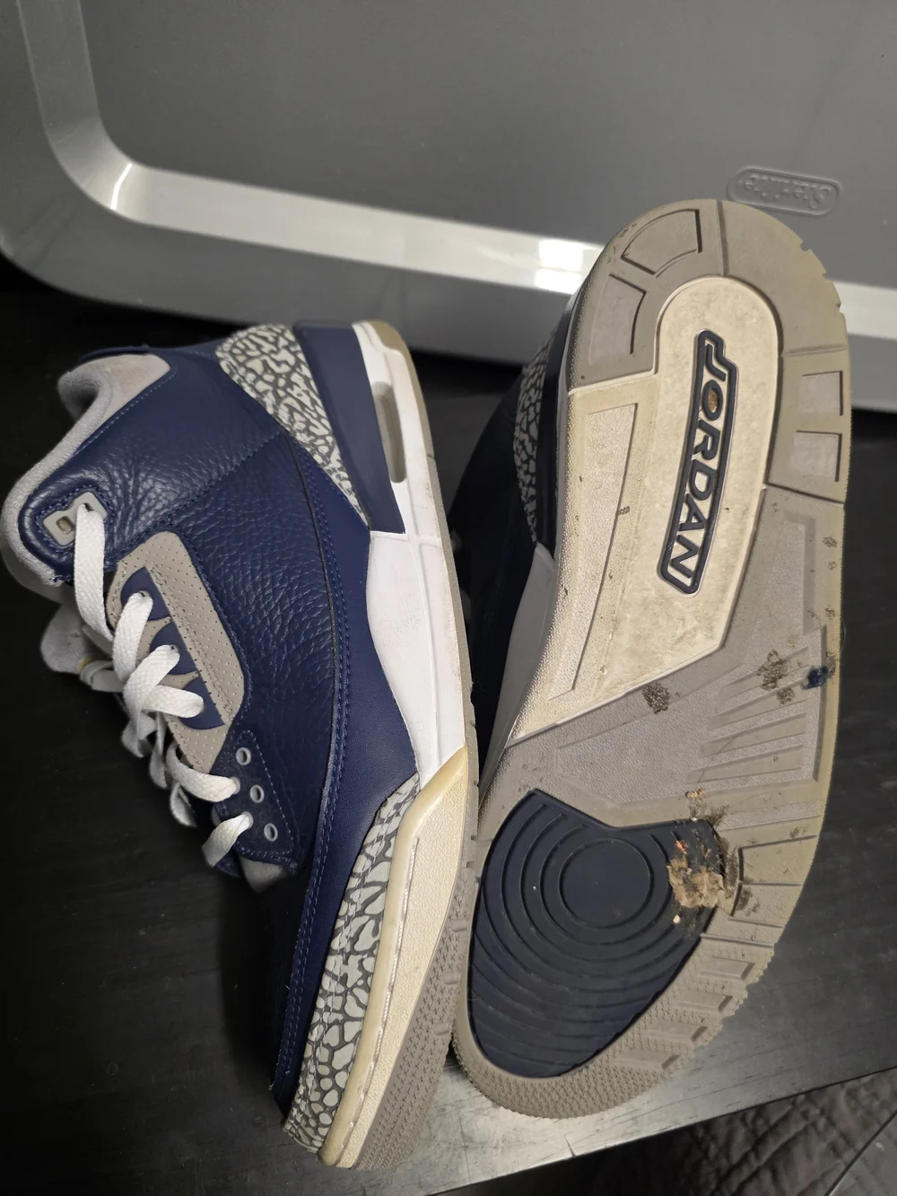 Jordan Men's Navy Blue and Light Gray Retro Basketball Sneakers